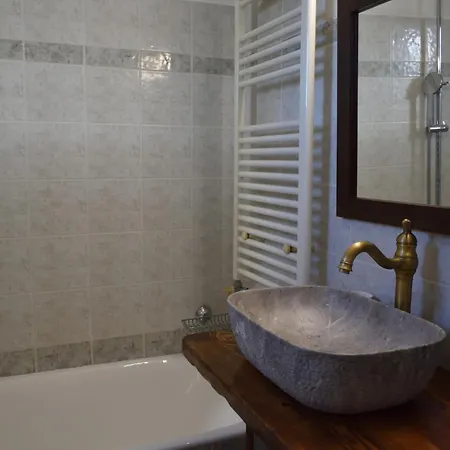 Lilaia Holiday Cottage *